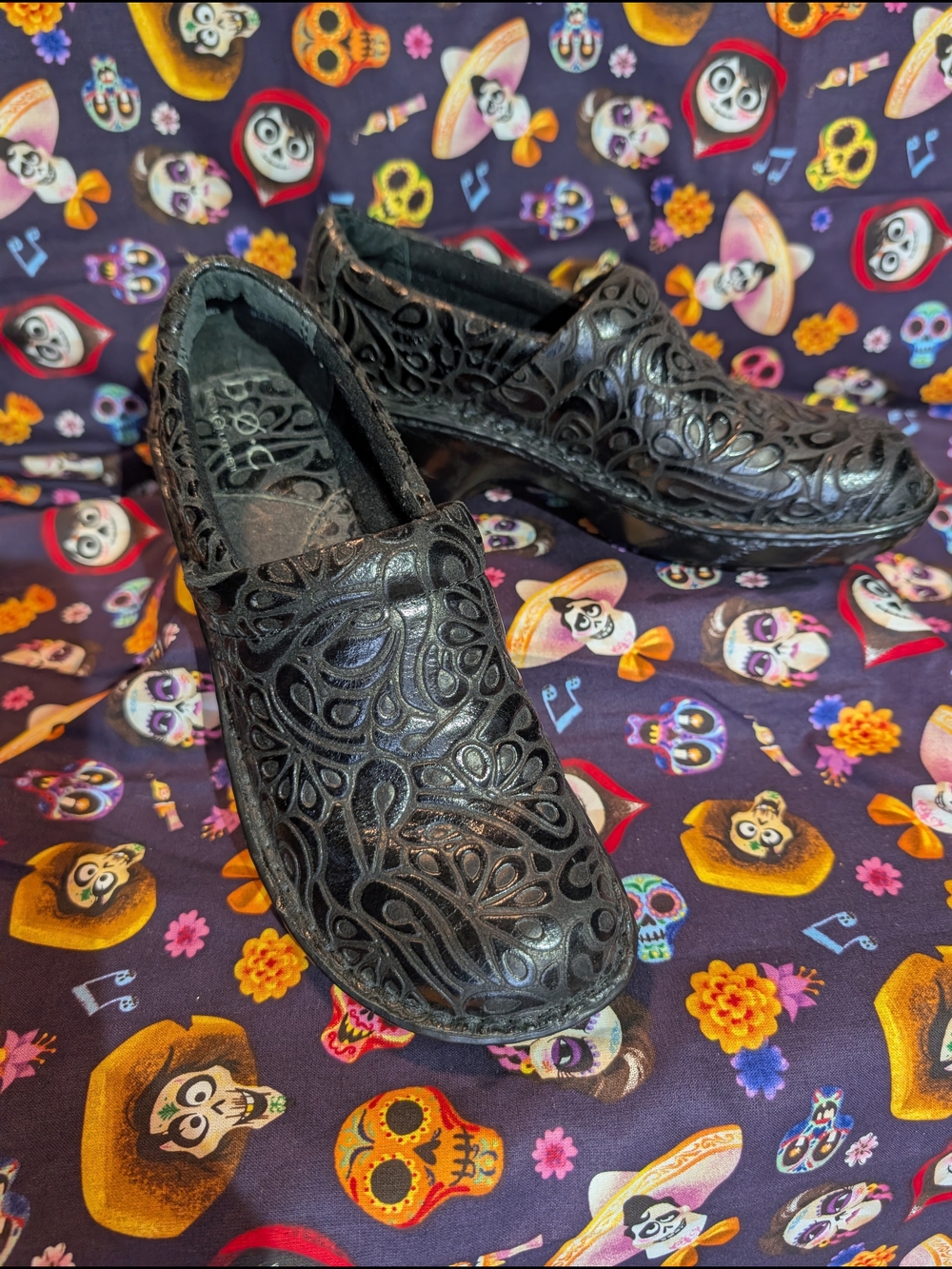 B.O.C Women's Black Slip-On Floral Laser-Cut Comfort Loafers